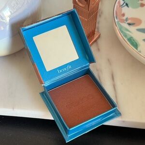 Benefit Blush in Starlaa